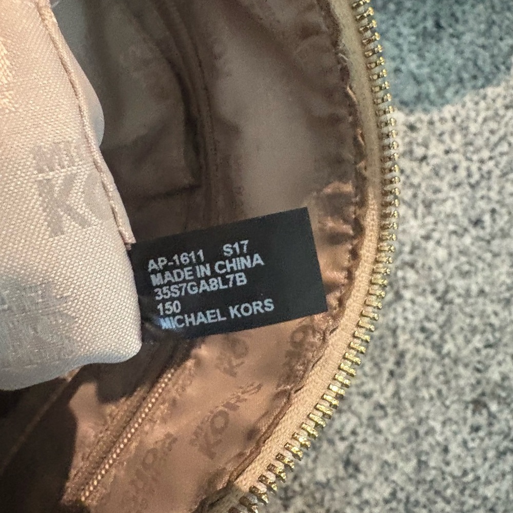 Michael Kors White and Tan Shoulder Bag - Picture 5 of 5